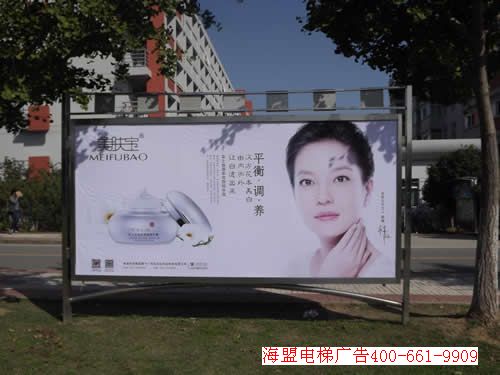 中国传媒大学南广学院校园灯箱广告